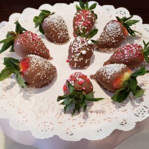 Chocoilate covered strawberries - Shannon's Eyes on the Pies
