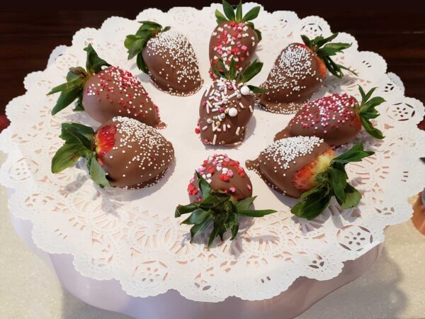 Chocoilate covered strawberries - Shannon's Eyes on the Pies